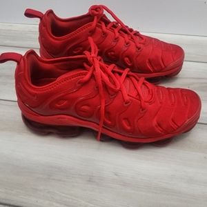 Nike VaporMax Plus Triple Red size 8.5 excellent condition used